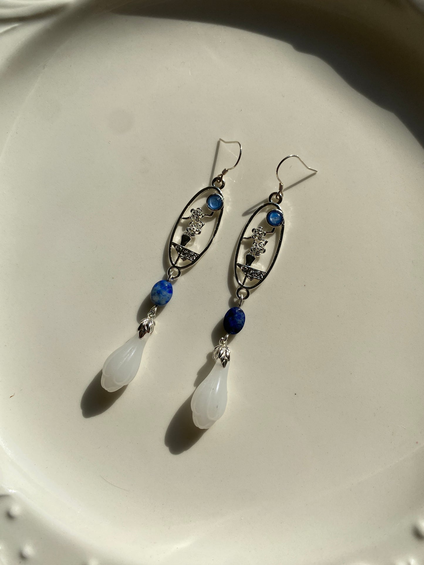 Plum blossom motif earrings