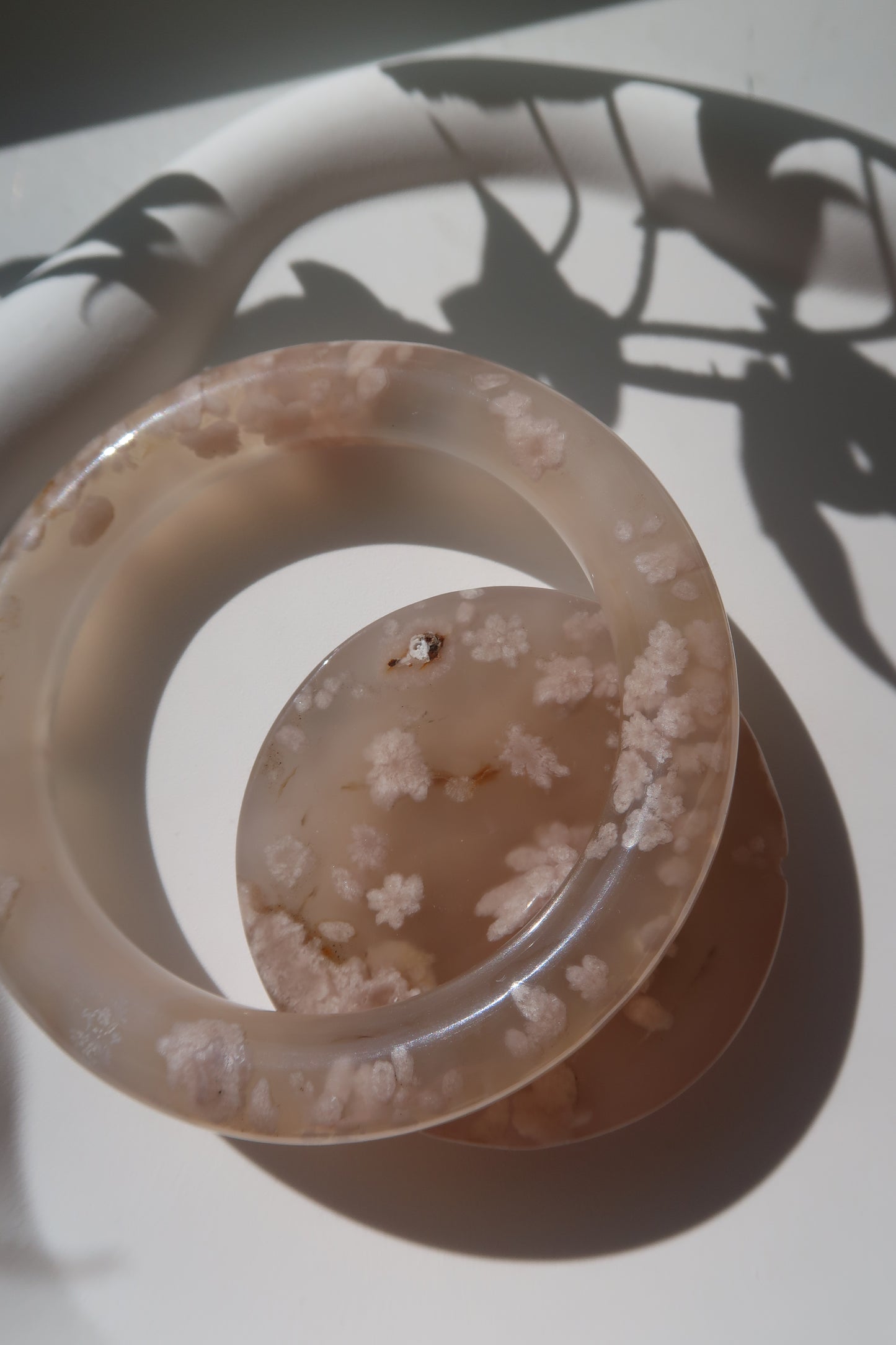 59.0mm Pear Fluer Like Blossom Agate Bangle