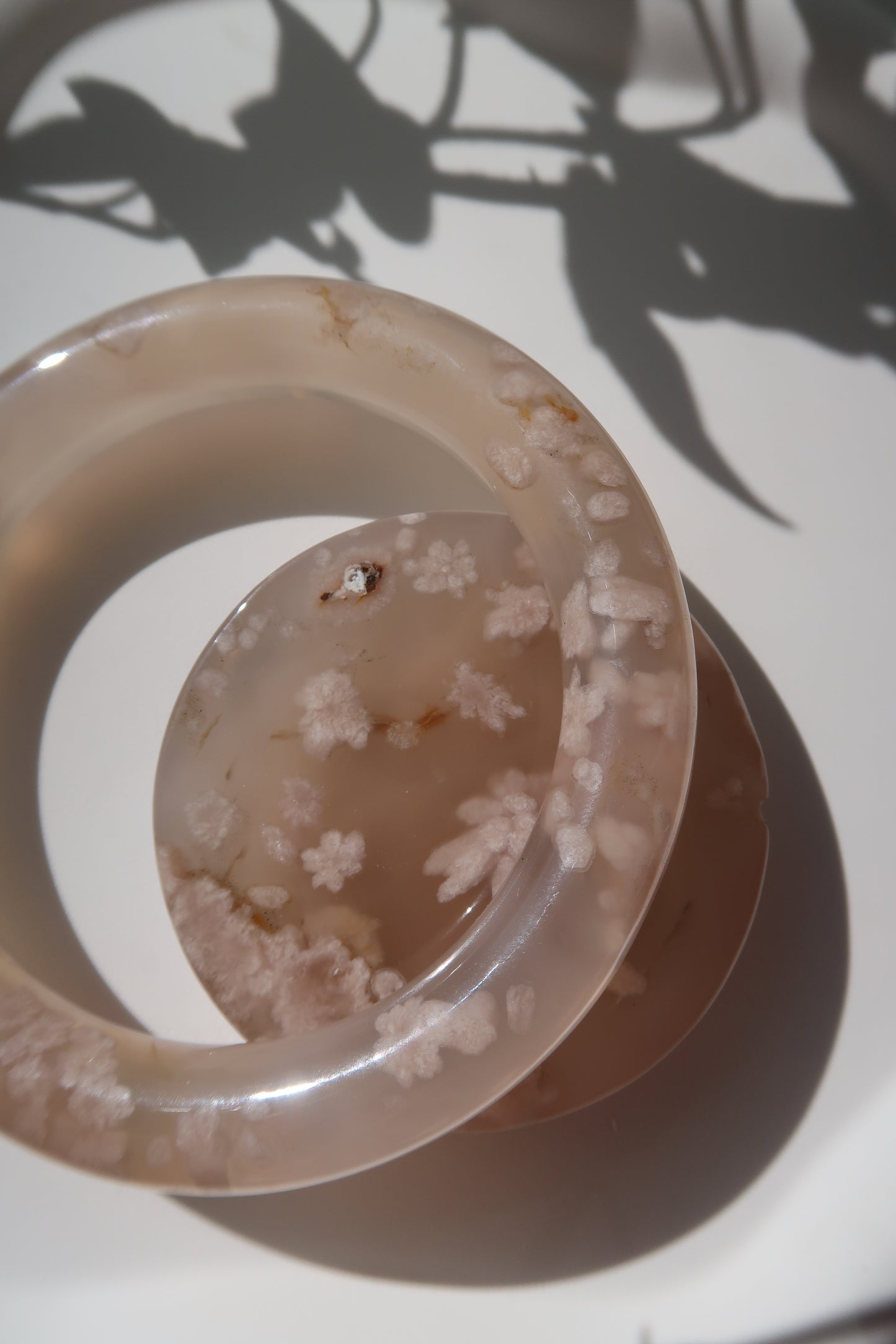 59.0mm Pear Fluer Like Blossom Agate Bangle