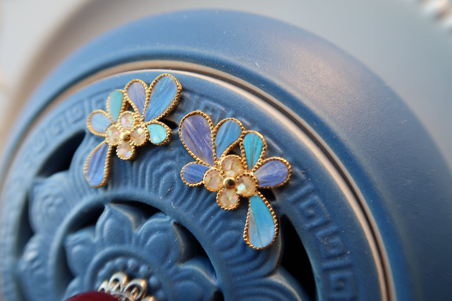 Filigree Inlay Osmathus Earrings
