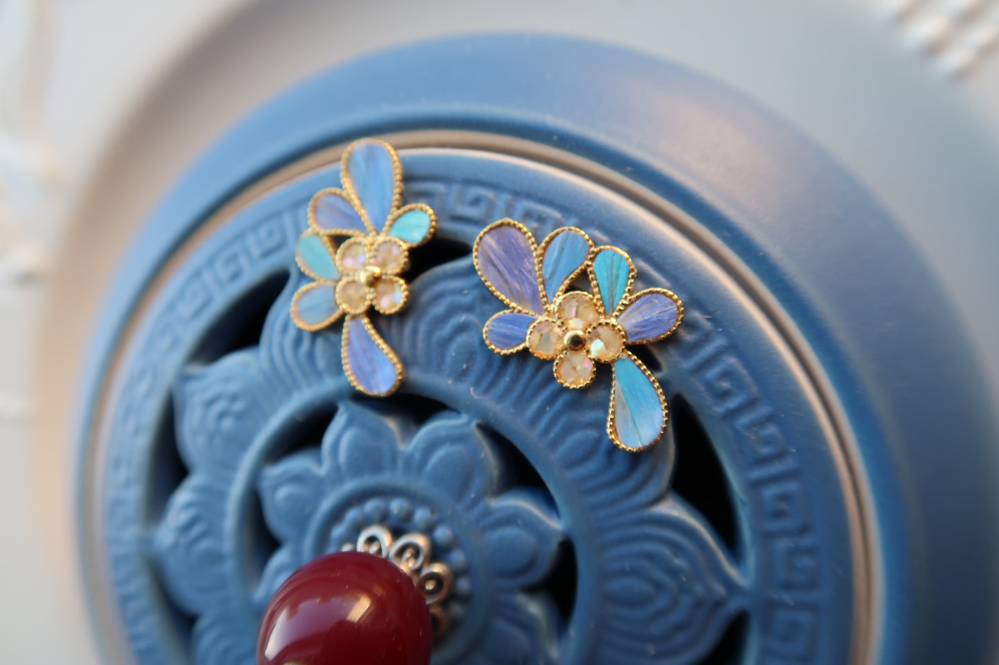 Filigree Inlay Osmathus Earrings