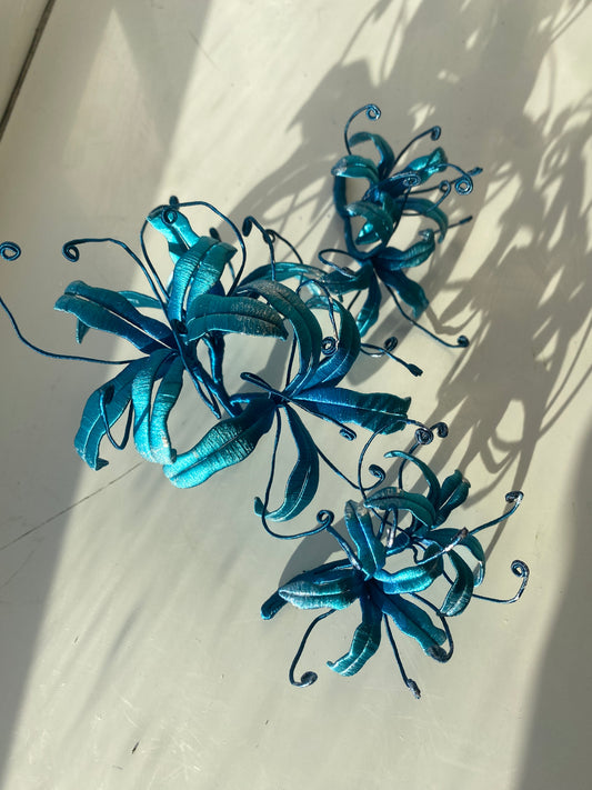 The blue spider lilies hairpin