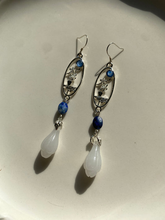 Plum blossom motif earrings